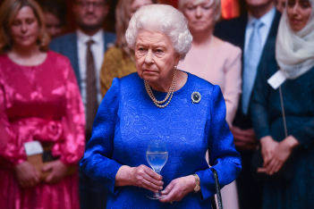 Ασταμάτητη βασίλισσα Elizabeth: Στα 93 κάνει ιππασία και βάζει σε όλους τα γυαλιά