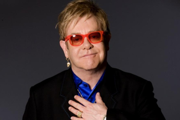 Στο σφυρί χειρόγραφα του Elton John με στίχους τραγουδιών του 