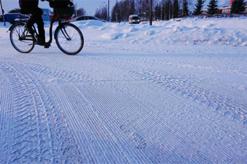 Στους -17°C και με ποδήλατο πηγαίνουν τα παιδιά στο σχολείο στη Φινλανδία