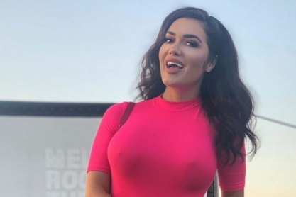 CJ Sparx: Το μοντέλο του Playboy που προκαλεί με τις σέξι πόζες της