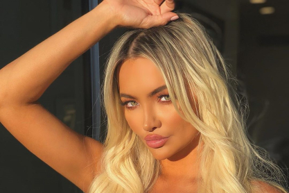 Η πληθωρική Lindsey Pelas που αναστατώνει με τις πόζες της το Instagram