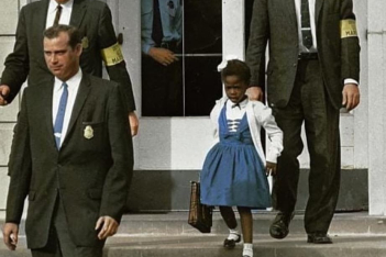Ruby Bridges: Η «μαύρη» ιστορία της πρώτης Αφροαμερικανής μαθήτριας σε σχολείο λευκών στις ΗΠΑ 