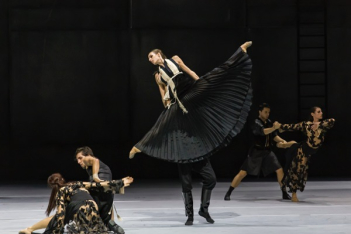 «Ο χορός με τη σκιά μου» του Μάνου Χατζιδάκι έρχεται στο Κέντρο Πολιτισμού Ίδρυμα Σταύρος Νιάρχος σε χορογραφία του Κωνσταντίνου Ρήγου