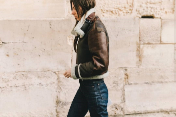 Η πιο ζεστή και unisex εκδοχή του δερμάτινου jacket  που φορούν τώρα οι fashion influencers 