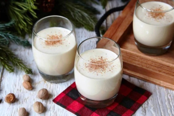 Eggnog: Φτιάχνουμε το πιο νόστιμο ποτό των Χριστουγέννων