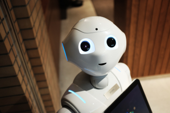 Επιστρατεύονται ρομπότ για να καλύψουν τις ελλείψεις σε εργατικά χέρια