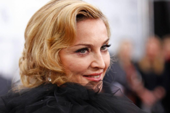 Η Madonna έχει σχέση με τον 25χρονο χορευτή της και οι γονείς του τη γνώρισαν και εγκρίνουν