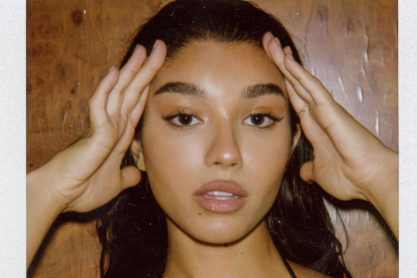 Yovanna Ventura: Το μελαχρινό μοντέλο που αναστατώνει τα πλήθη με τις πόζες της