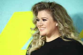 Η Kelly Clarkson σε μια διαφορετική συνέντευξη αποκαλύπτει πόσο συχνά κάνει σεξ με τον άντρα της