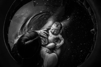 5 + 1 φωτογραφίες που απαθανατίζουν το θαύμα της γέννησης 