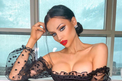 Kasia: Το καυτό μελαχρινό μοντέλο με εσώρουχα είναι ό,τι πρέπει για το πρωινό ξύπνημα!