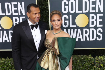Μπορεί η Jennifer Lopez να έχασε τη Χρυσή Σφαίρα, αλλά κερδίζει στον έρωτα