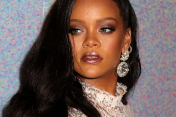 Η πρώτη no- make up selfie της χρονιάς από τη Rihanna