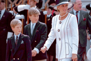 Η τελευταία ομιλία του Harry ως ανώτερο βασιλικό μέλος θύμισε πολύ εκείνη της Diana το 1993