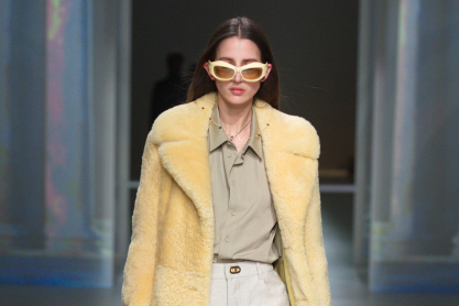 Η πολυαναμενόμενη συλλογή Bottega Veneta είχε τις γνωστές minimal γραμμές με fluo αποχρώσεις