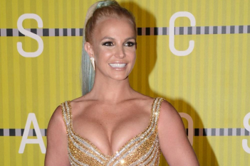 H Britney Spears ανέβασε video με τη στιγμή που σπάει το πόδι της