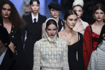 Dolce & Gabbana: Mε λιγότερα florals και πιο σοφιστικέ, καλύτερος από ποτέ