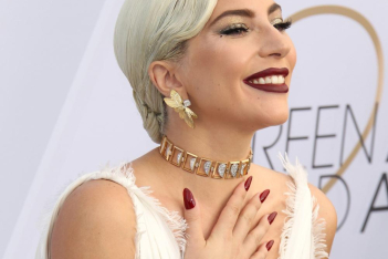 Η Lady Gaga είναι επίσημα σε σχέση- Το πλούσιο βιογραφικό του νέου της συντρόφου
