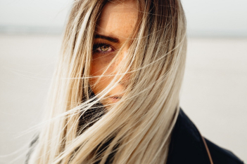 Το θαυματουργό αργκανέλαιο: 3 προϊόντα για τα μαλλιά που θα λατρέψεις
