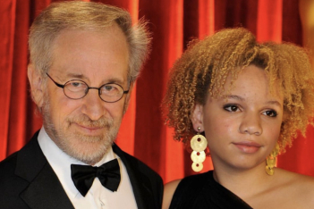 Η κόρη του Steven Spielberg συνελήφθη για ενδοοικογενειακή βία