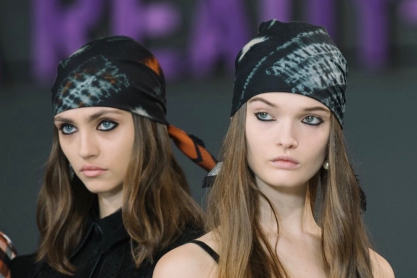 Βad hair day: Οι τάσεις που είδαμε στο PFW και θα σας σώσουν 