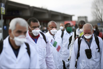 Γιατροί από την Κούβα με εμπειρία στον Έμπολα κατέφθασαν στην Ιταλία για την καταπολέμηση του κορωνοϊού