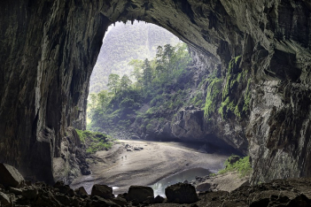 Εξερευνήστε από το σπίτι το μεγαλύτερο σπήλαιο του κόσμου