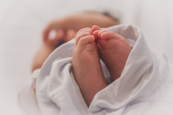 «Όλα θα πάνε καλά»: To νεογέννητο στην Ιταλία με το αισιόδοξο μήνυμα στην πάνα γίνεται viral