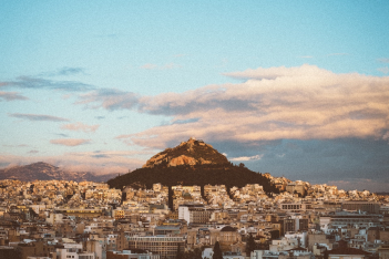 «Παράδειγμα προς μίμηση» η Ελλάδα για την αντιμετώπιση της πανδημίας του κορωνοϊού