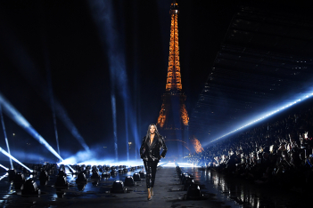 O oίκος Saint Laurent ανακοίνωσε την αποχώρησή του από την Εβδομάδα Μόδας του Παρισιού
