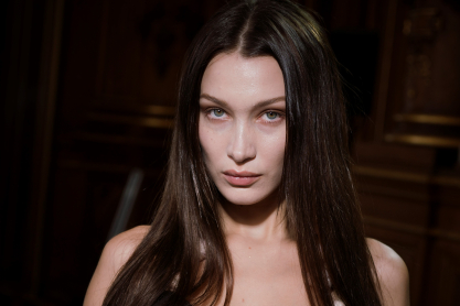 Η Bella Hadid φωτογραφίζεται στο κρεβάτι της- Θυμόμαστε τις πιο σέξι στιγμές της στο Instagram