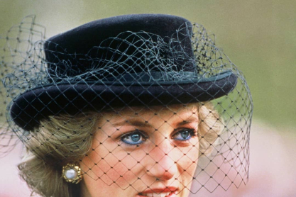 Το σπάνιο βίντεο από το 1991 με την πριγκίπισσα Diana να τρέχει σε σχολικό αγώνα με άλλες μητέρες 