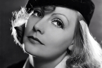 Greta Garbo: Η μεγάλη ηθοποιός, η αιώνια μυστηριώδης κυρία και η «αρρενωπή, αλλά τρυφερή» ερωμένη