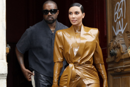 Η sexy selfie της Kim Kardashian στο μπάνιο και ο δισεκατομμυριούχος Kanye West