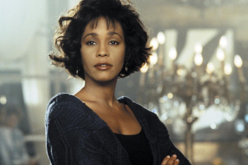 "I wanna dance with somebody": Η ζωή της Whitney Houston αναμένεται να γίνει βιογραφική ταινία