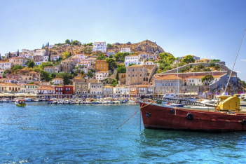 Ο Guardian αποθεώνει την Ύδρα: «Το ελληνικό νησί για ονειροπόλους»