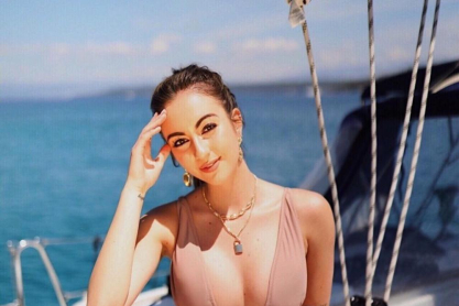 To sexy μοντέλο που έχει αναστατώσει το Instagram με τα μαγιό της