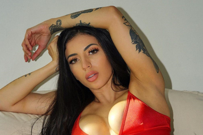 H Bianca Taylor αφήνει ελάχιστα στη φαντασία και κολάζει