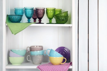 Ανακαινίστε τα παλιά ντουλάπια της κουζίνας σας με αυτόν τον πολύ οικονομικό τρόπο