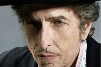 Bob Dylan: Η ιστορία πίσω από τον αιώνιο έφηβο της μουσικής σκηνής
