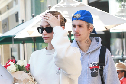 Ο Justin Bieber επιμελείται το μακιγιάζ της Hailey και αυτό το αποτέλεσμα δεν το περιμέναμε 