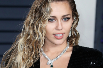Η Miley Cyrus έκανε το πιο cool κούρεμα της σεζόν εν μέσω πανδημίας