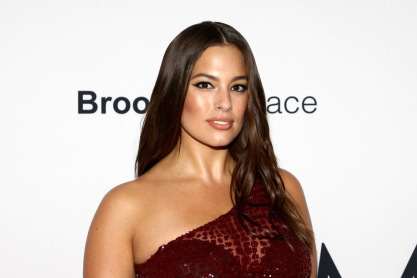 Reality vs Instagram: Η Ashley Graham δημοσίευσε φωτογραφίες με το σώμα της μετά την εγκυμοσύνη