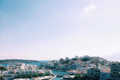 Άγιος Νικόλαος: Η πόλη της Κρήτης με τη «μυθική» λίμνη και τις ξακουστές παραλίες