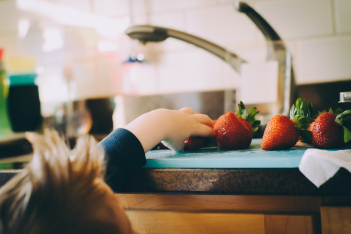 7 τρόποι για να τρώει το παιδί σας περισσότερα φρούτα
