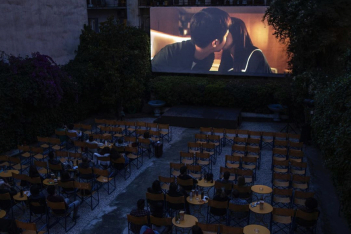 Τα θερινά σινεμά της Ελλάδας μάγεψαν την Washington Post