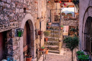 San Giovanni: Το γραφικό χωρίο της Ιταλίας που προσφέρει δωρεάν διακοπές στους επισκέπτες 