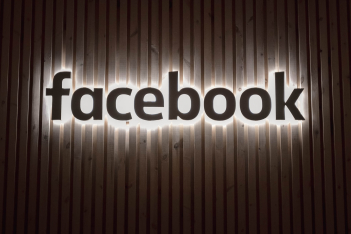 Το Facebook δωρίζει 200 εκ. δολάρια σε επιχειρήσεις μαύρων στο πλαίσιο του αντιρατσιστικού κινήματος