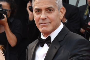 George Clooney: «Ο ρατσισμός είναι η δική μας πανδημία και δεν έχουμε βρει ακόμη το εμβόλιο»