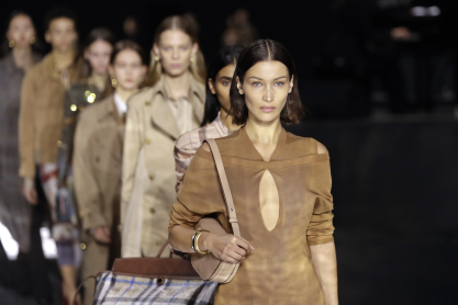 Burberry: Το Spring/Summer 2021 show θα παρουσιαστεί σε ανοιχτό χώρο